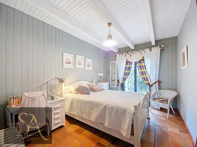 Maison - 250 m² - 13 pièces