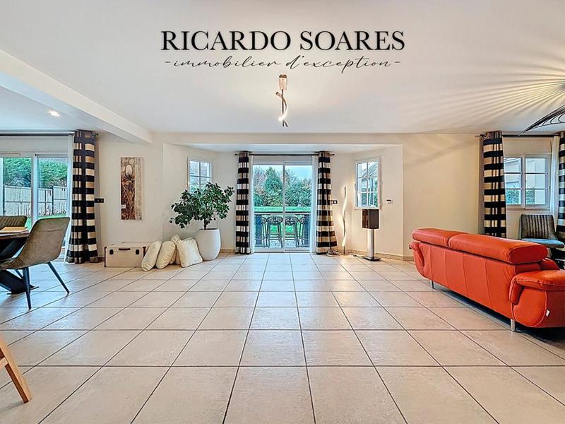 Maison - 235 m² - 7 pièces