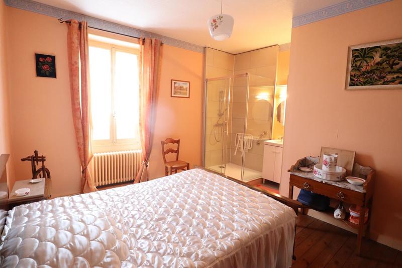 Maison - 182 m² - 9 pièces