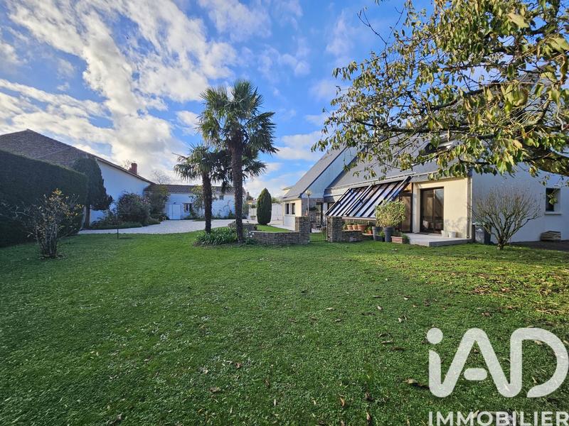 Maison - 202 m² - 8 pièces