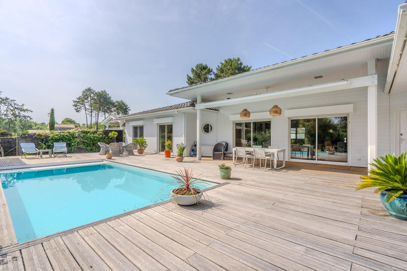 Maison - 215 m² - 7 pièces