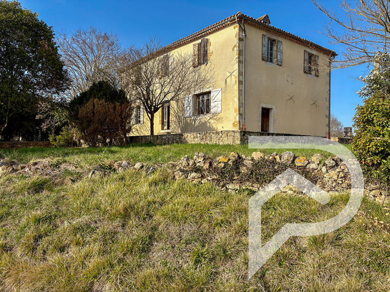 Maison - 260 m² - 7 pièces