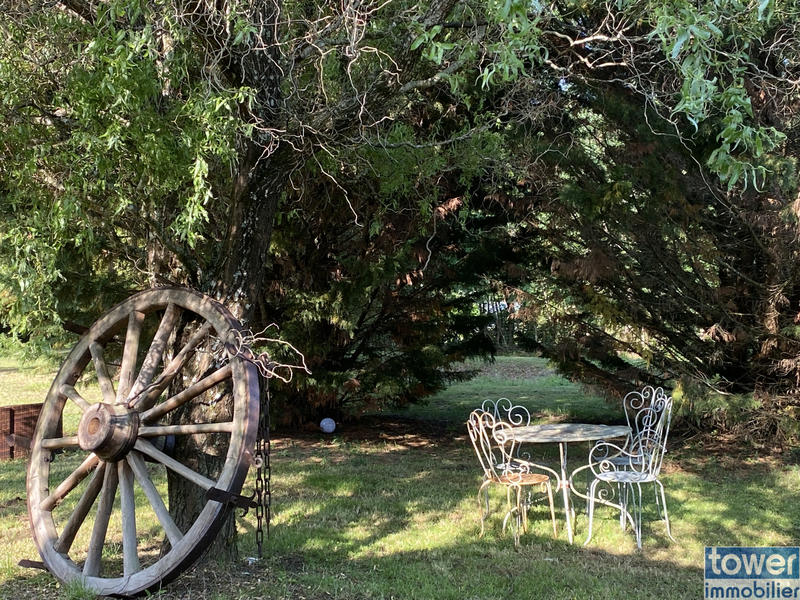 Propriété - 460 m² - 15 pièces