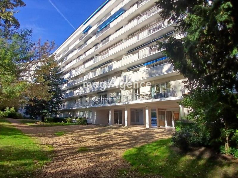 Appartement - 98 m² - 5 pièces