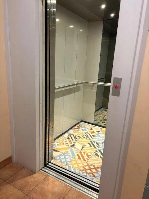 Local commercial - 130 m² - 4 pièces