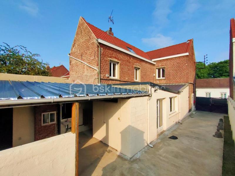 Maison - 241 m² - 8 pièces