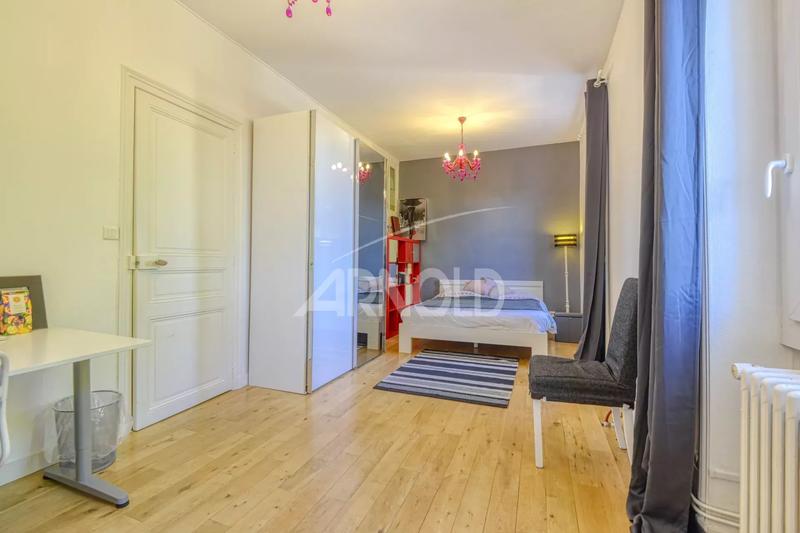 Maison - 217 m² - 8 pièces