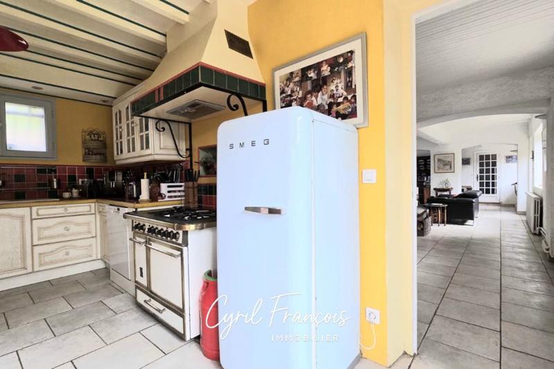 Maison - 210 m² - 8 pièces