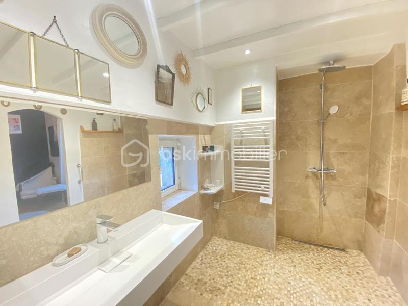 Maison - 220 m² - 6 pièces