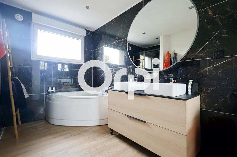 Maison - 203 m² - 5 pièces