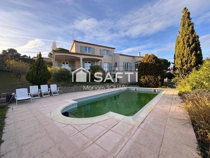 Maison - 235 m² - 7 pièces