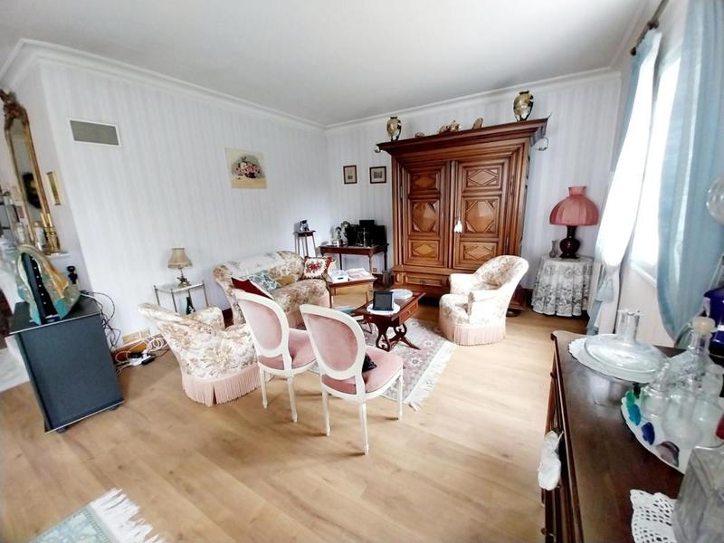 Maison - 246 m² - 8 pièces