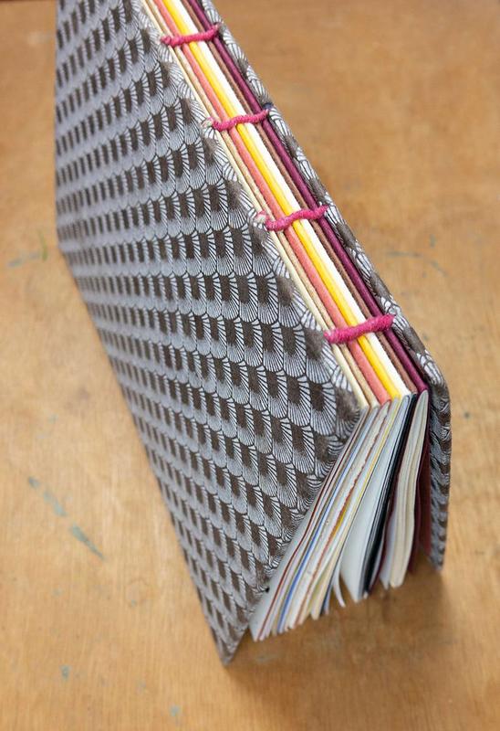 La Cour des Arts : Reliure de carnet avec Clara Audureau