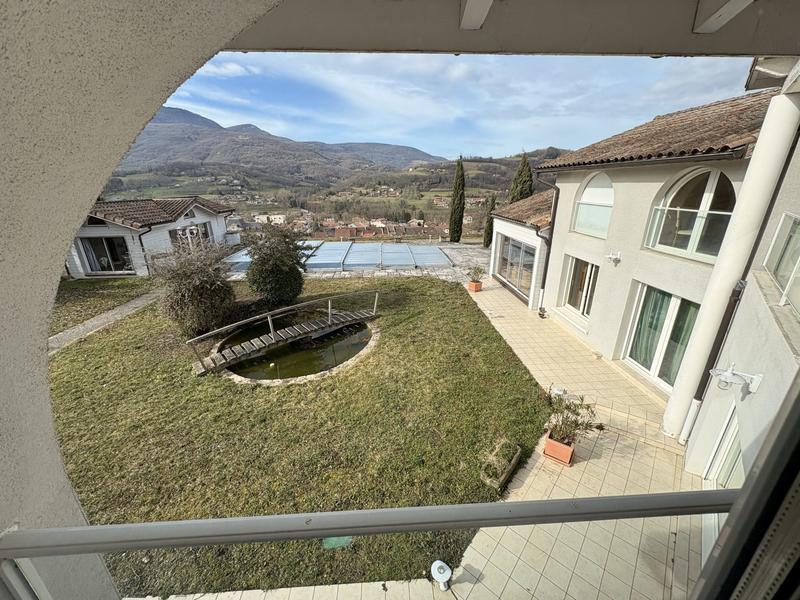 Maison - 305 m² - 7 pièces