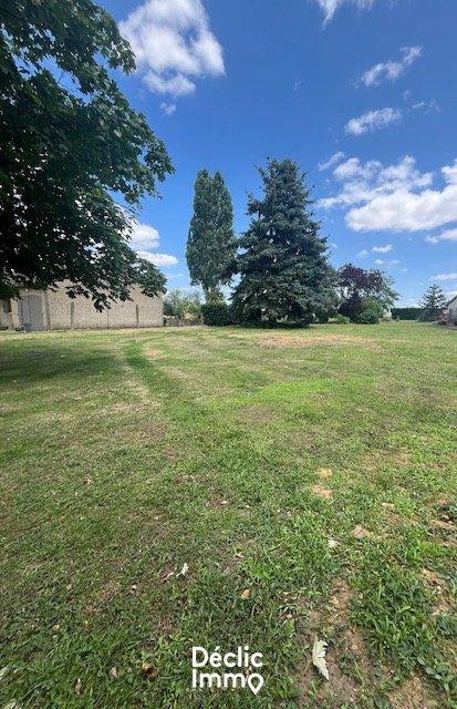 Terrain constructible - 1 350 m²