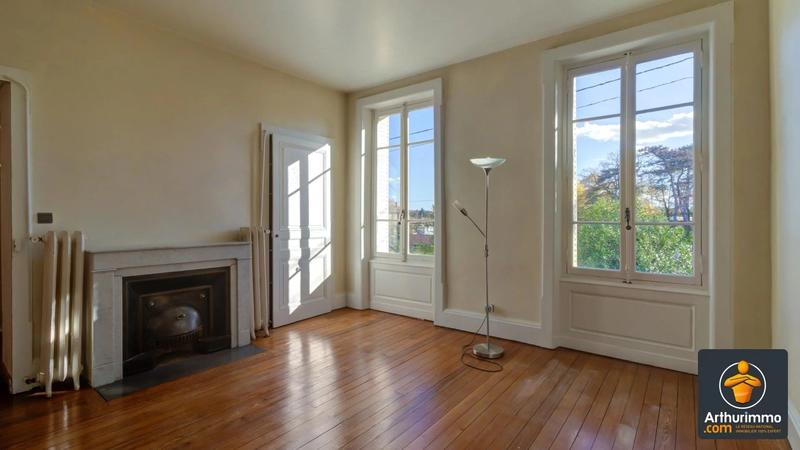 Maison - 181 m² - 9 pièces