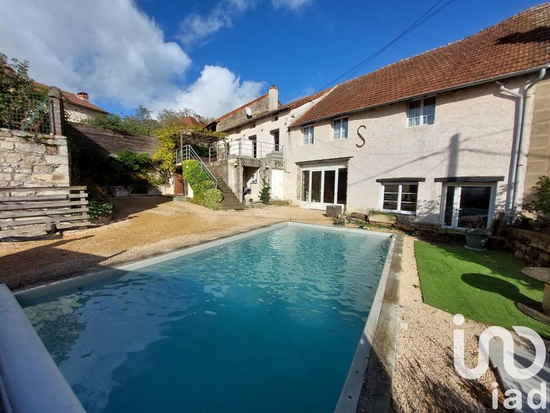 Maison - 214 m² - 8 pièces