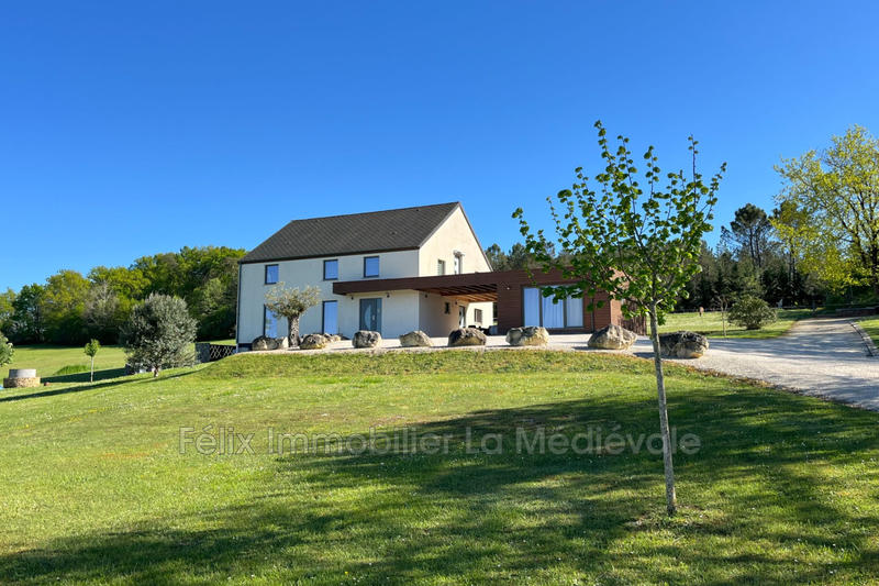 Maison - 196 m² - 7 pièces