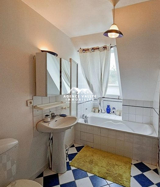 Maison - 255 m² - 7 pièces