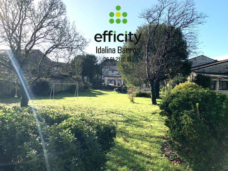 Maison - 275 m² - 10 pièces