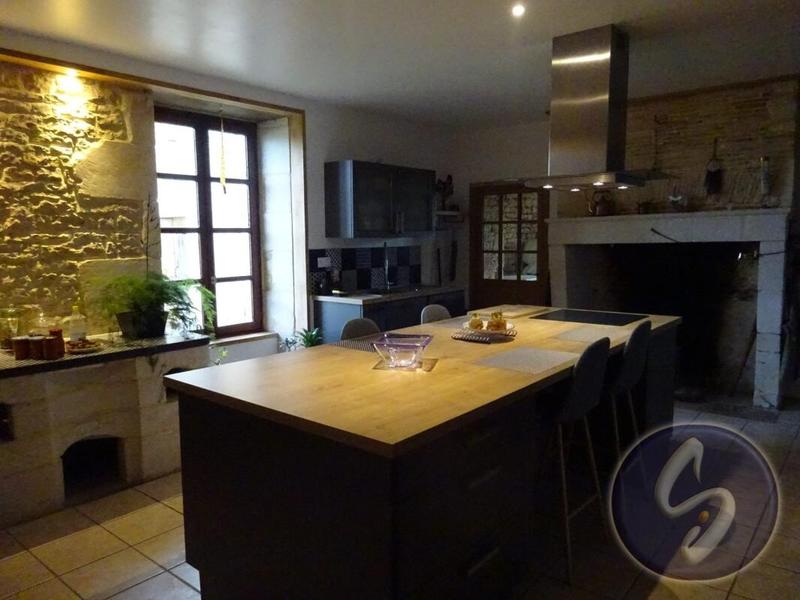 Maison - 327 m² - 9 pièces