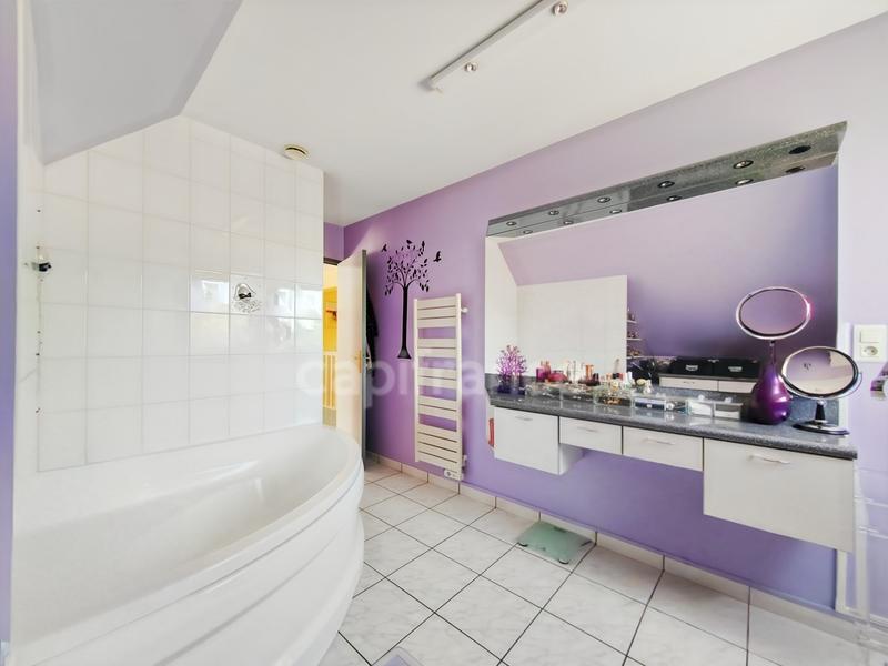 Maison - 250 m² - 8 pièces