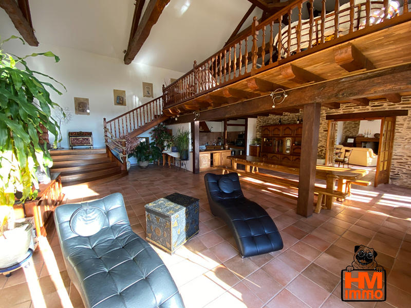 Maison - 340 m² - 6 pièces