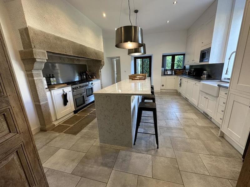 Château - 406 m² - 11 pièces