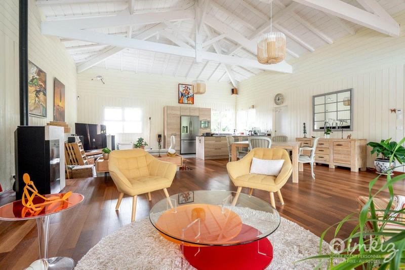 Maison - 215 m² - 9 pièces