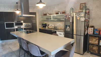 Villa - 220 m² - 8 pièces