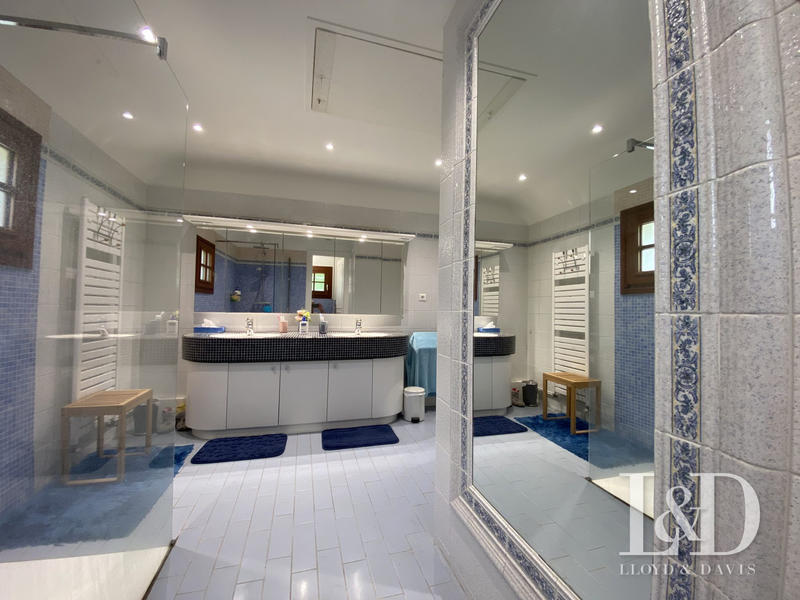 Maison - 185 m² - 7 pièces