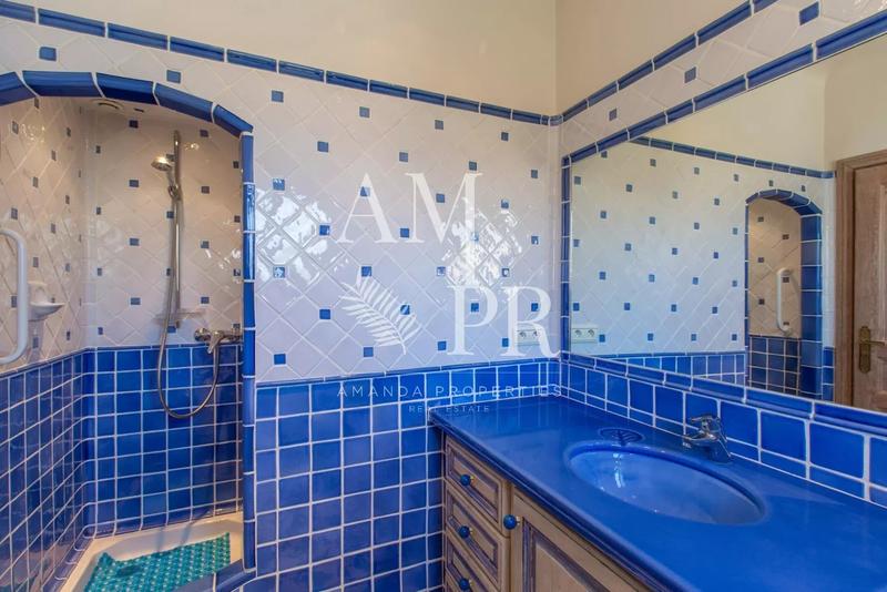 Villa - 181 m² - 7 pièces