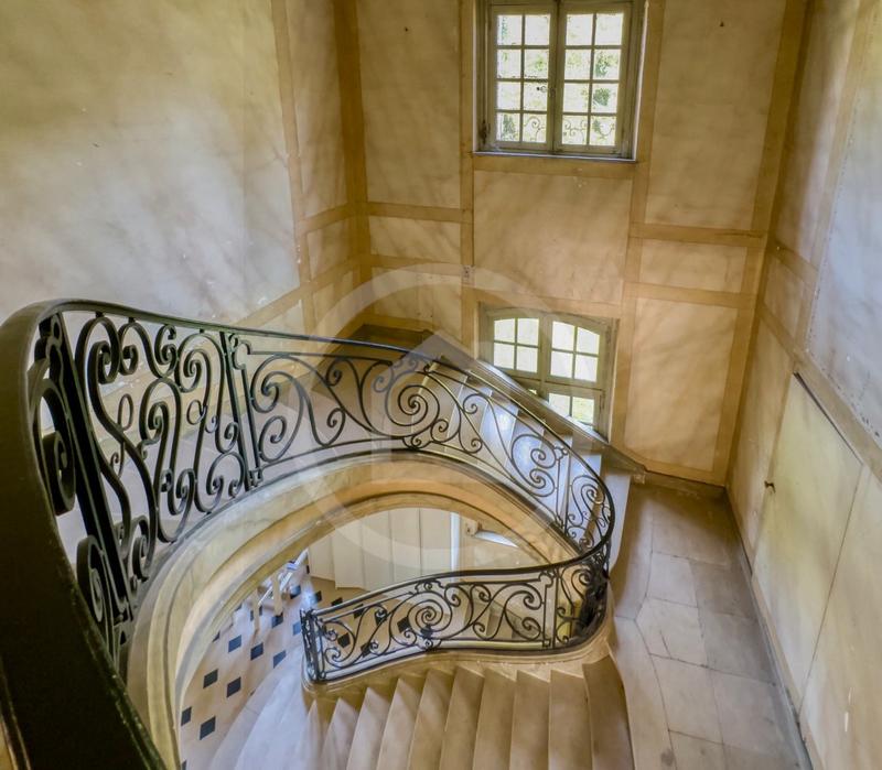 Château - 806 m² - 20 pièces