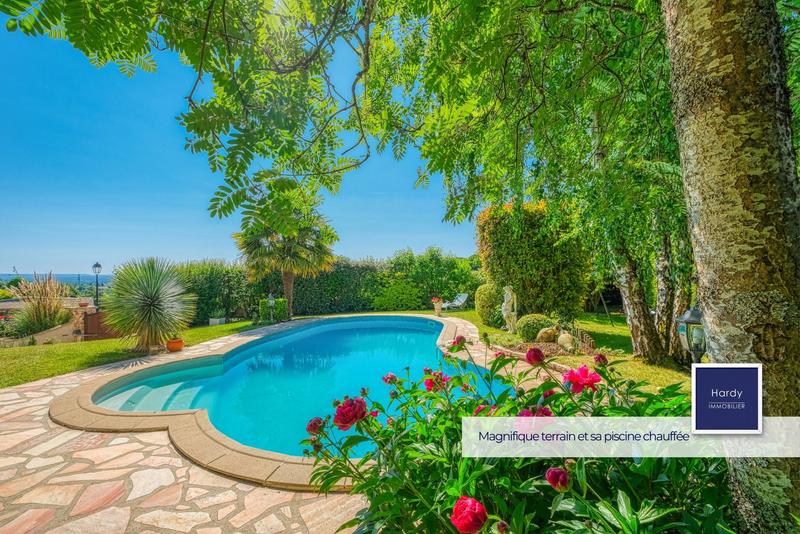 Maison - 210 m² - 9 pièces