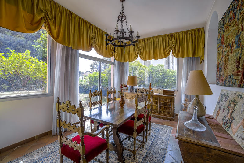 Maison - 200 m² - 7 pièces