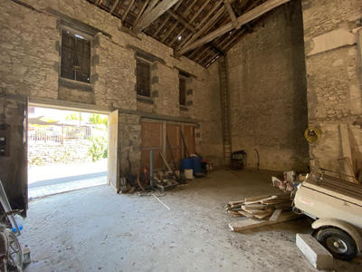 Parking / Garage - 180 m²