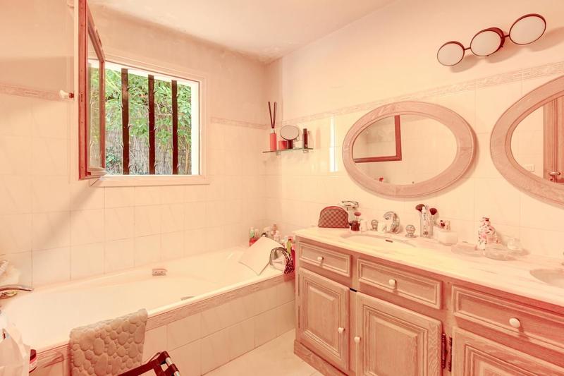 Villa - 204 m² - 6 pièces