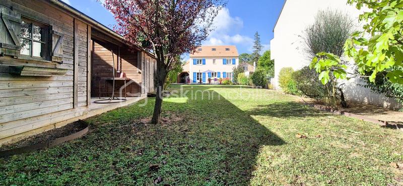 Demeure - 268 m² - 9 pièces