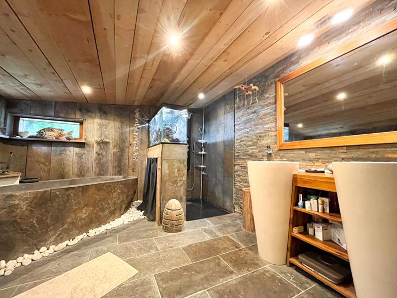 Maison - 260 m² - 12 pièces