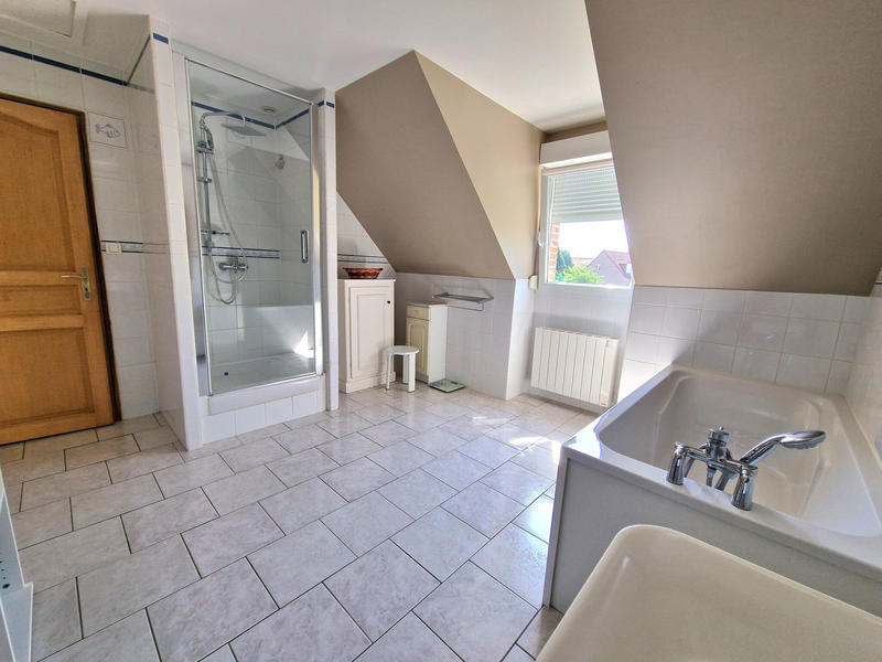 Maison - 270 m² - 6 pièces