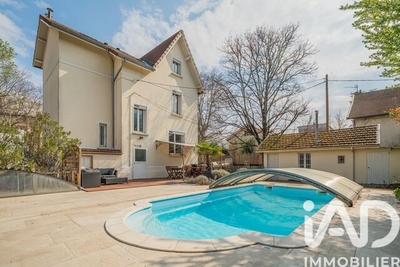 Maison - 149 m² - 7 pièces