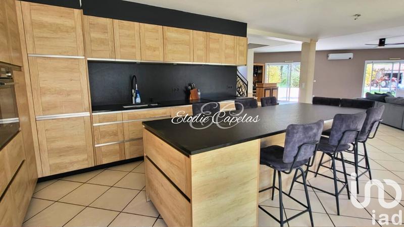 Maison - 210 m² - 7 pièces