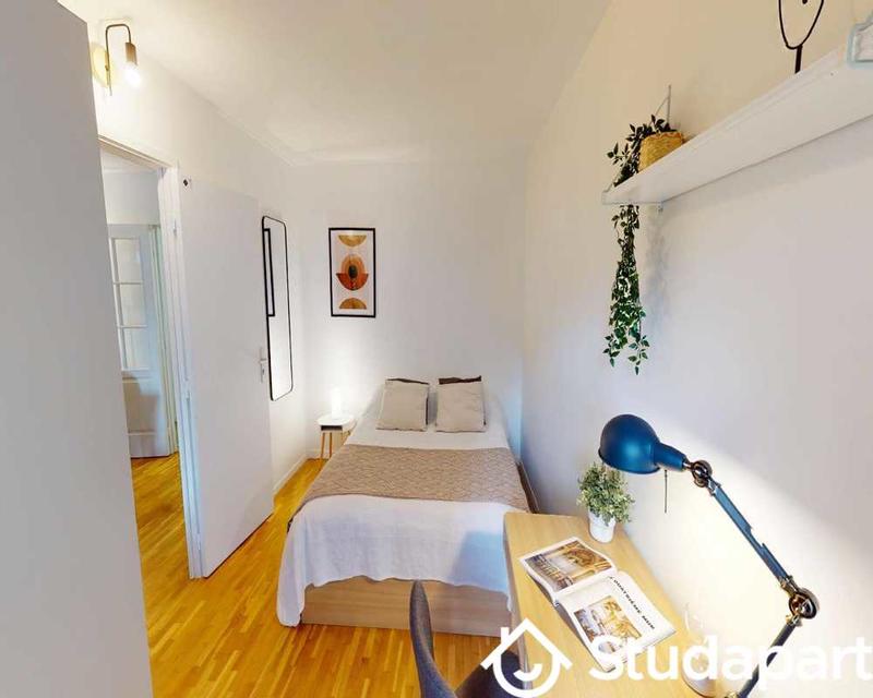 Chambre - 70 m² - 1 pièce