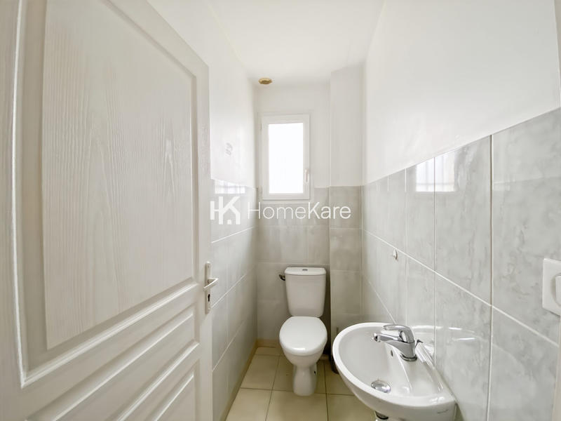 Maison - 1 200 m² - 4 pièces