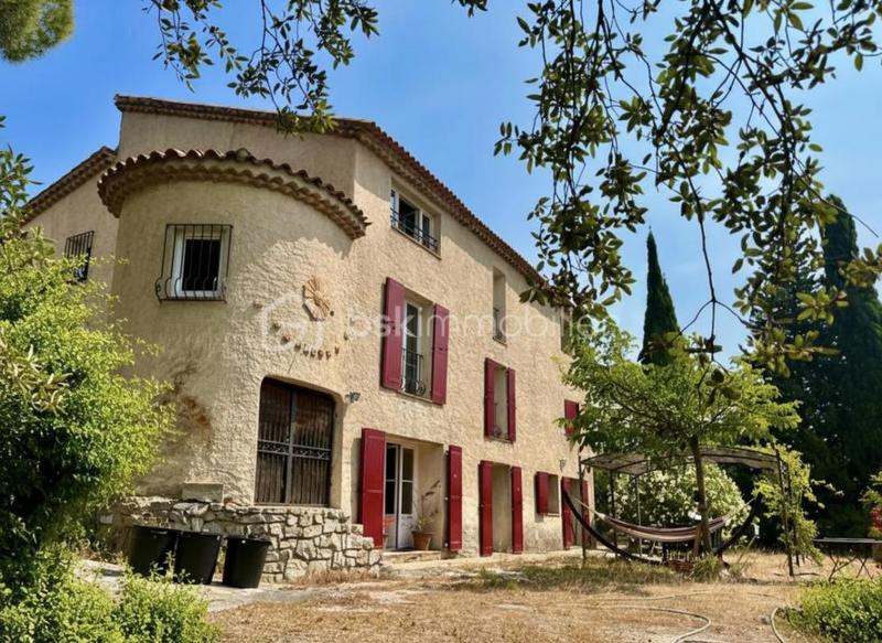 Maison - 265 m² - 10 pièces