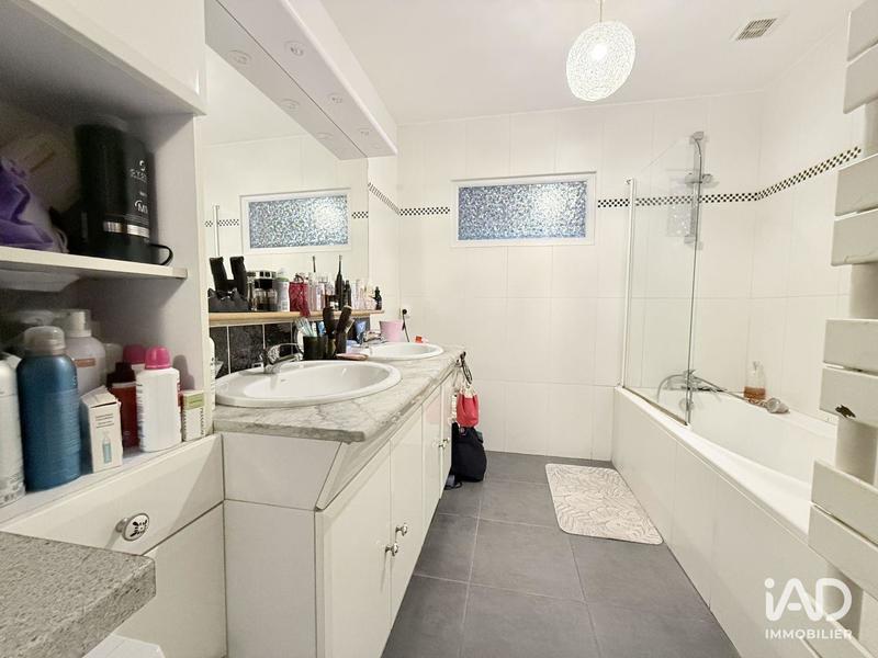 Maison - 240 m² - 5 pièces