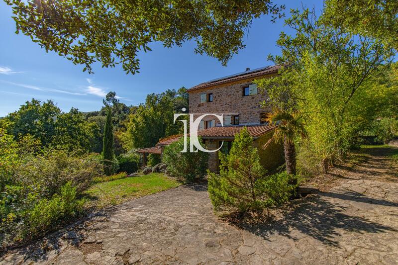 Propriété - 152 m² - 7 pièces