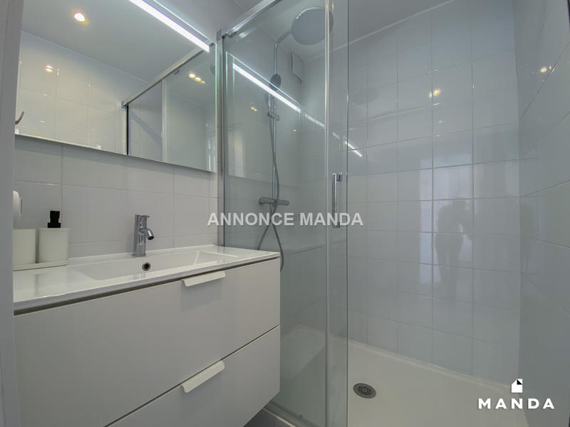 Chambre - 10 m² - 7 pièces