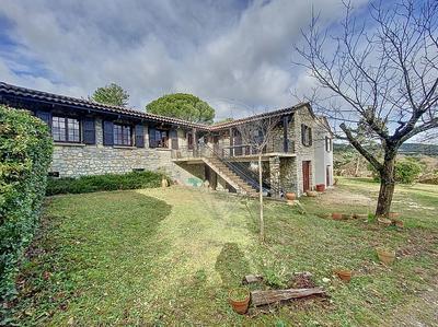 Maison - 128 m² - 7 pièces