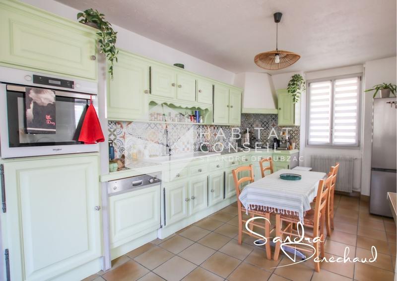 Maison - 228 m² - 9 pièces